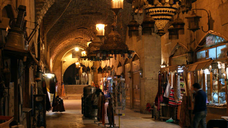 سوق خان الجمرك التاريخي في حلب